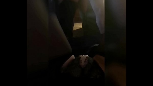 Гарячий MJM. Чоловік трахає подругу на очах у дружини. Кицька дружини намокає, її брудні фантазії просто пригнічують