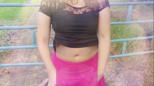 Грає на фермі, справжня домашня дружина, сучка-сучка та її рогоносець у дикій природі