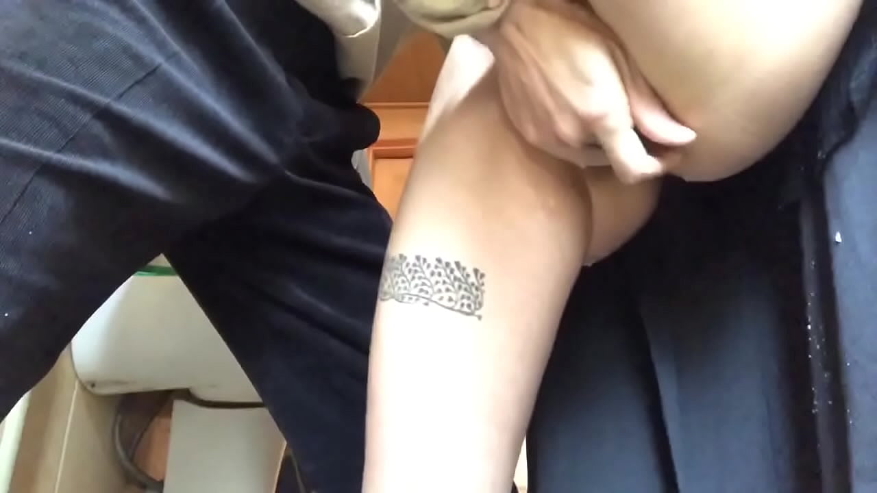 Сквирт у шкільній ванній, справжній пінистий оргазм - мій вчитель зробив все можливе