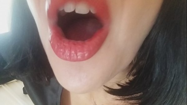 Любий, твоя мачуха не пускає тебе сьогодні до школи... Ти мені дуже потрібна...