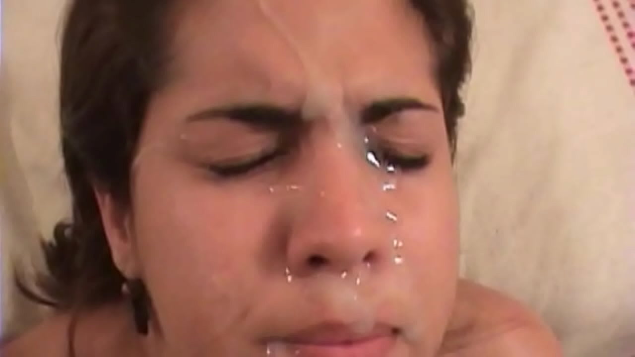 Красива латиноамериканська брюнетка займається грубим сексом